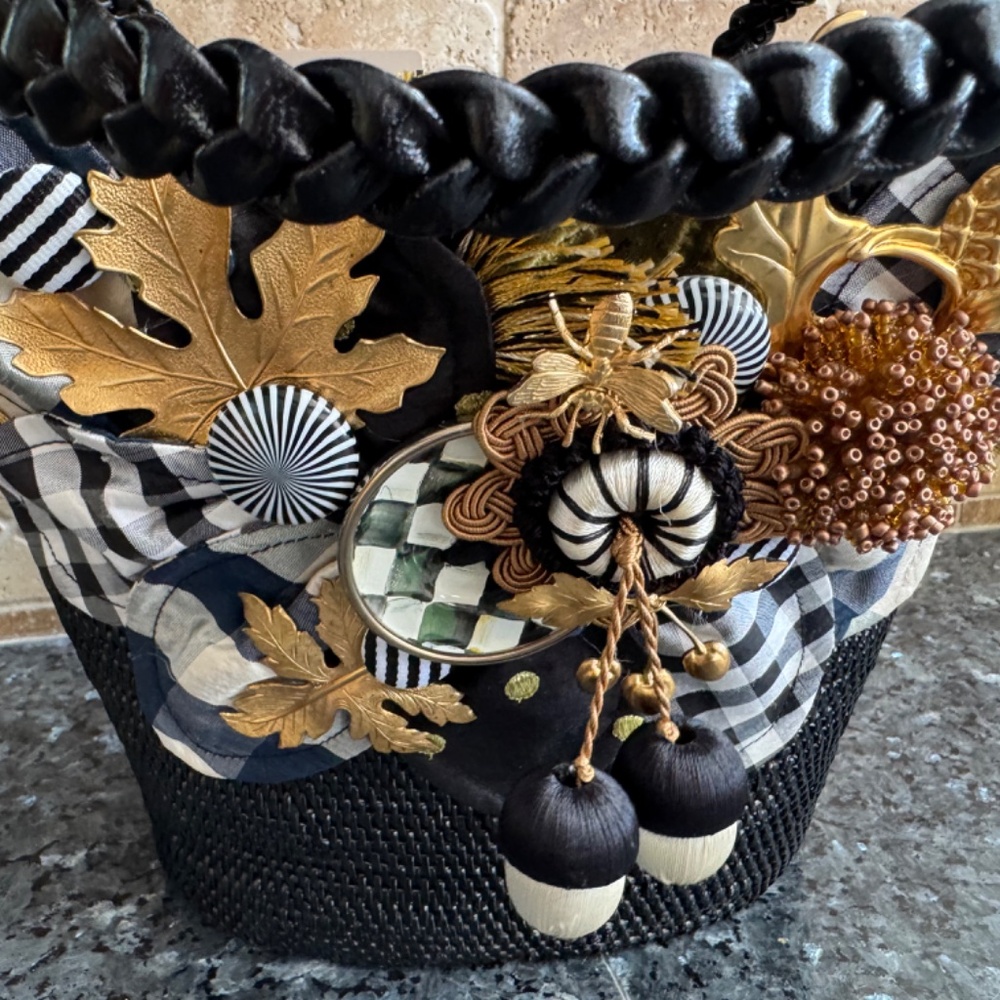 MacKenzie Childs RARE Handbag. Black "Bucket Bag" w/gorgeous detail Estate Find - Picture 6 of 12